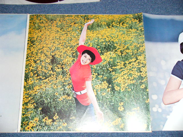 画像: 岡崎　友紀 YUKI OKAZAKI -  花びらの涙 ( Ex+/Ex++ Looks:Ex+ ） / 1970's JAPAN ORIGINAL "RED WAX / 赤盤" Used LP＋ピンナップ付付